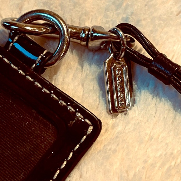 Limited edition COACH C lanyard in black patent - Picture 3 of 8